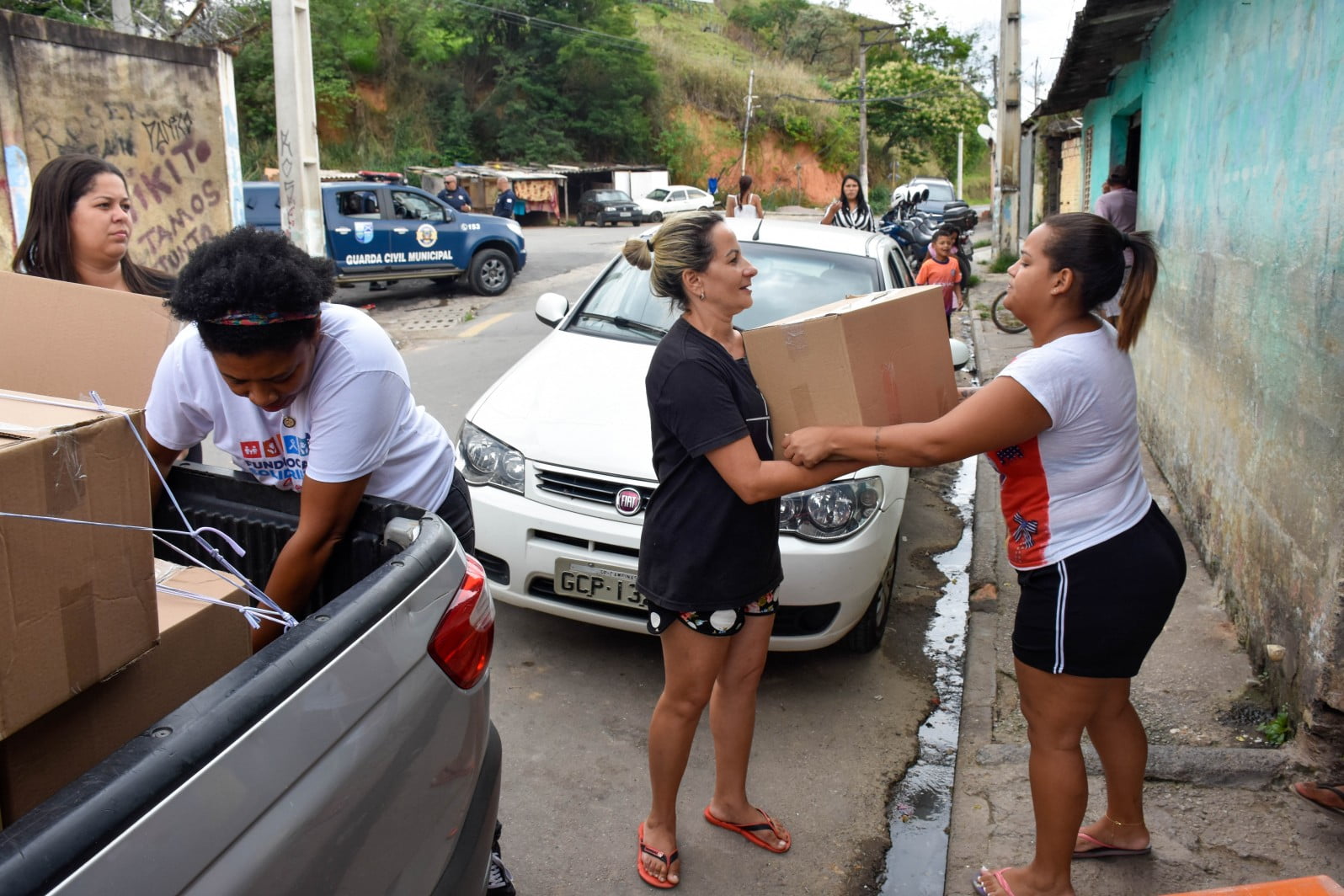 Fundo Social distribui cestas básicas para famílias do bairro da Roseira - Cajamar Notícias