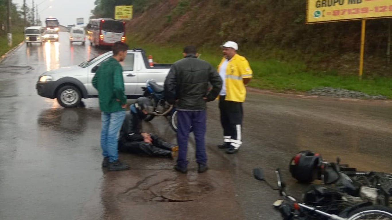 Asfalto molhado pode ter causado acidente com motociclista nos Portais - Cajamar Notícias